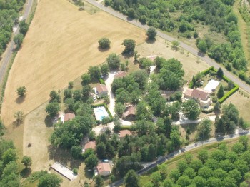 Vue aérienne Village de Gîtes Les Collines d'Eyvigues 24580 Salignac Eyvigues Clévacances