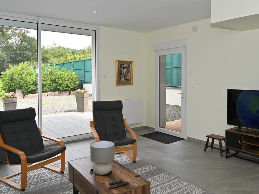 Salon - Maison moderne et confortable ©JLouis Mallaisé