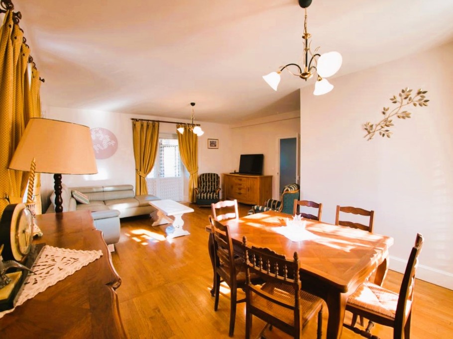 Salle à manger La Maison du Pont de la Roussie 24370 Pech de l'Espérance