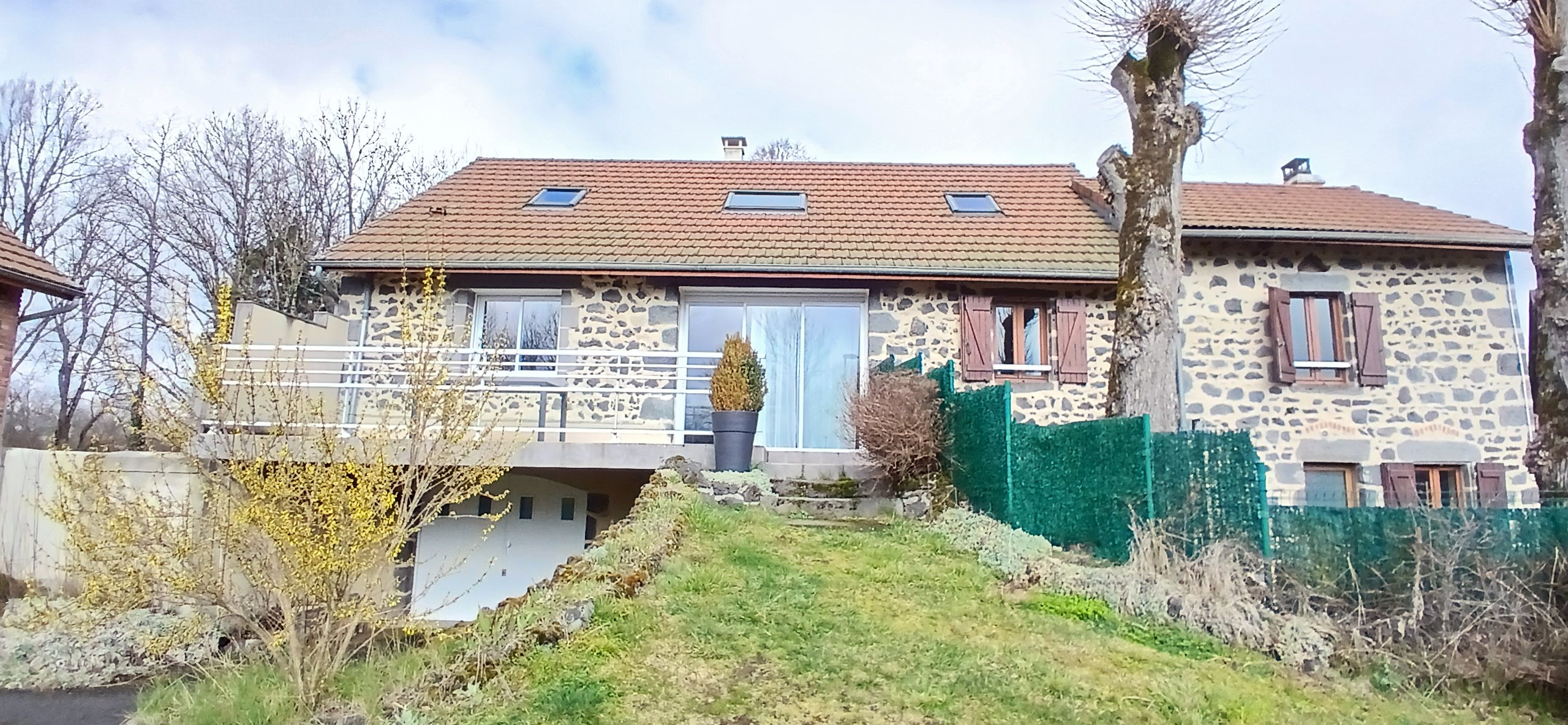 Aloreedubois, gîte 6 pers., Saint Ours les Roches, Puy de Dôme, Extérieur