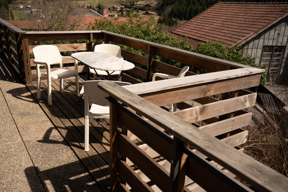 2ème terrasse côté cuisine - Chalet les Ecureuils