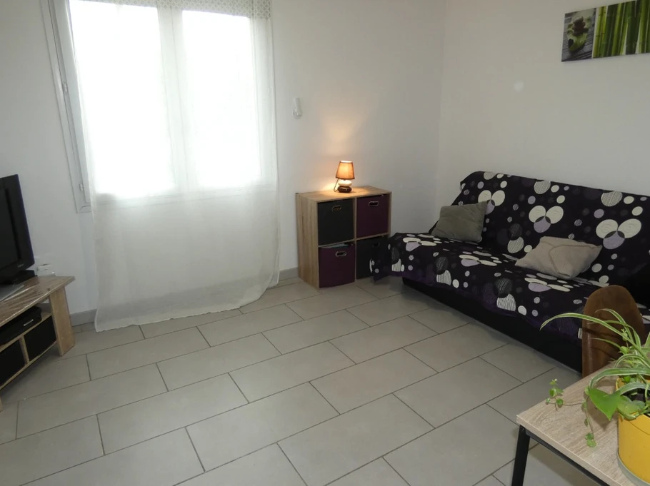 relaxation room with desk and toys for children