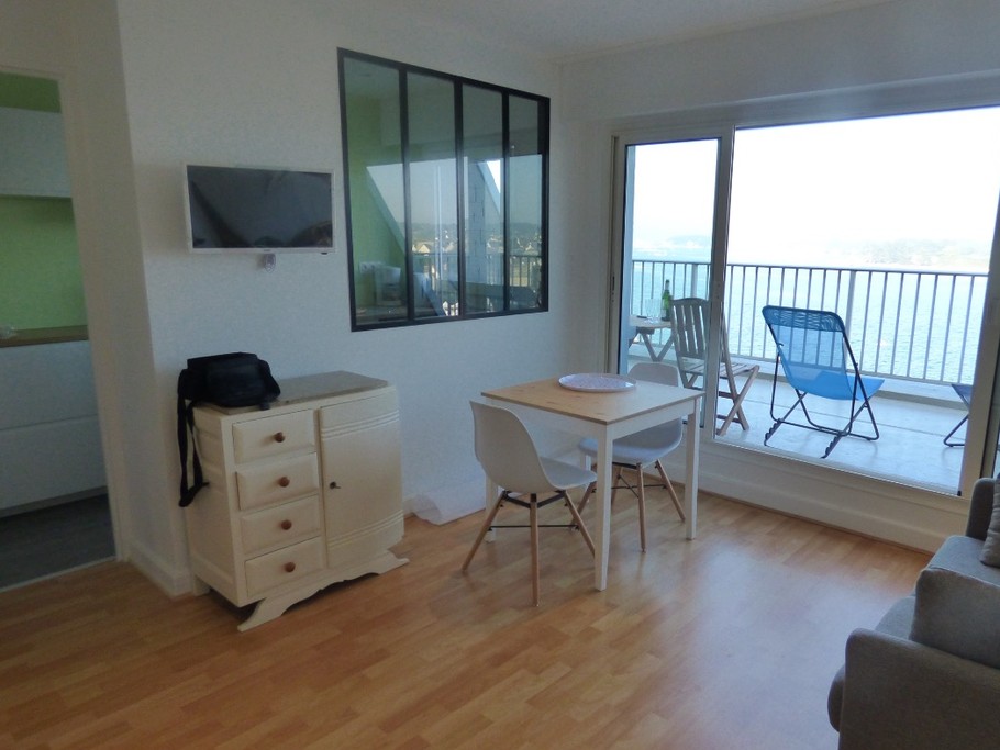 TERRASSE VUE PANORAMIQUE SUR LA MER COTE DE GRANIT ROSE, TREGASTEL, COTES d'ARMOR, BRETAGNE - salon