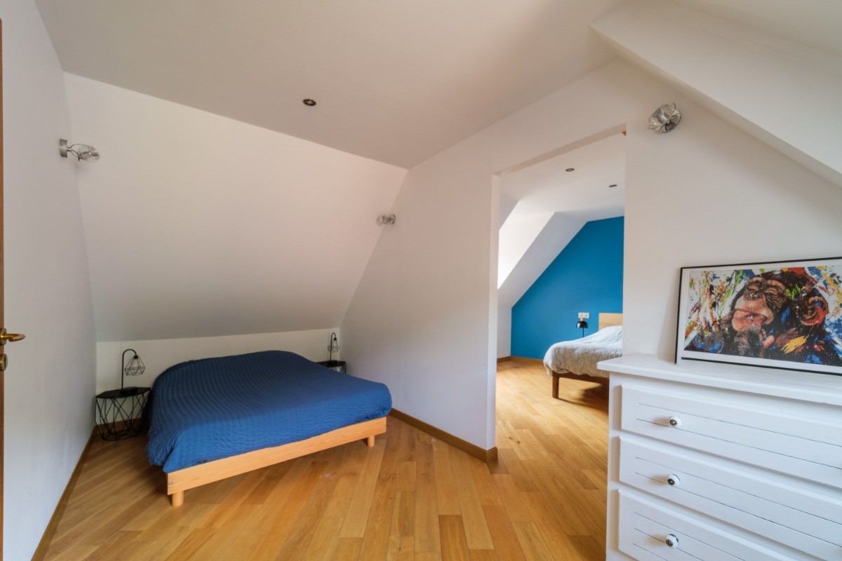 Chambre (3) avec un lit double communicante avec une seconde chambre (2)