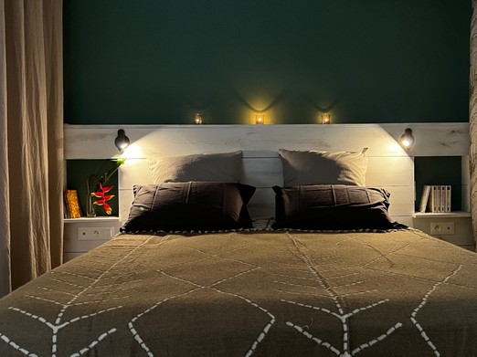 grand lit (160x200) cosy avec matelas et oreillers de qualités