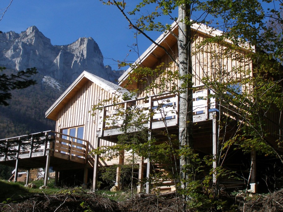Chalets jumelés avec vue sur la chartreuse au second plan
