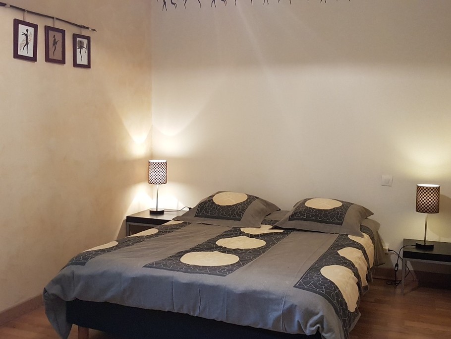 Chambre double au 1er étage (lit 140cm)