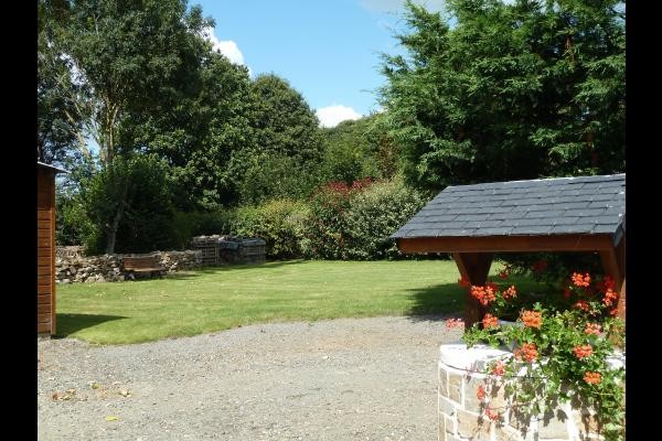 cour donnant sur le jardin