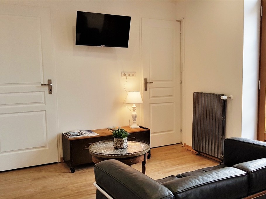 Coin salon avec TV.
Crédits photos : Clévacances 35