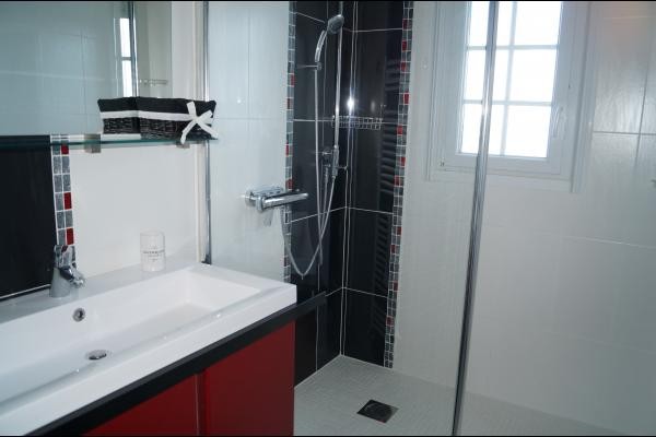 salle d'eau avec douche a l'italienne