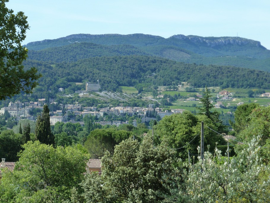 Vue de la terrasse sur le "vieux Vaison"