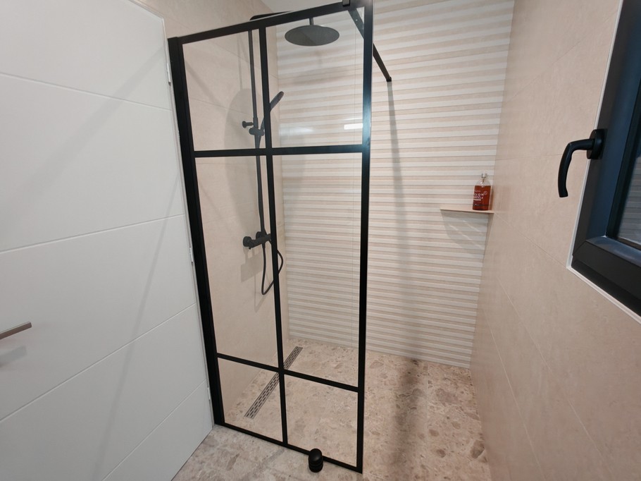 Shower room in the night area where the 3 bedrooms are located