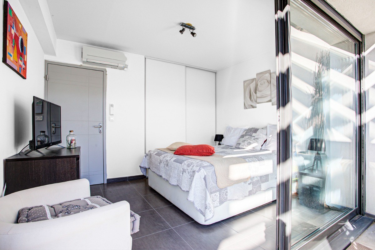 Autre perspective de la chambre, donnant sur le Golf... avec nouvelle clim