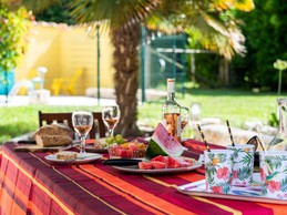 détente et partage autour de la table, au calme