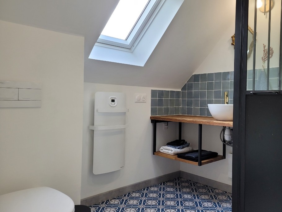 Location de vacances, Clévacances, Kerkohann, deuxième salle d'eau avec douche et WC à l'étage