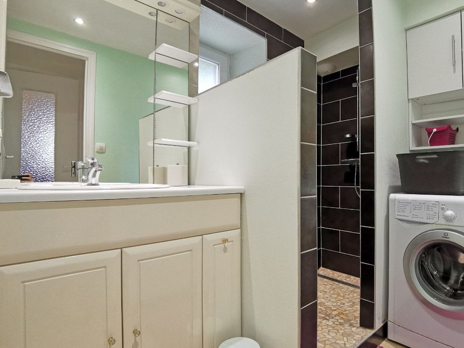 En RDV salle d'eau et WC indépendant