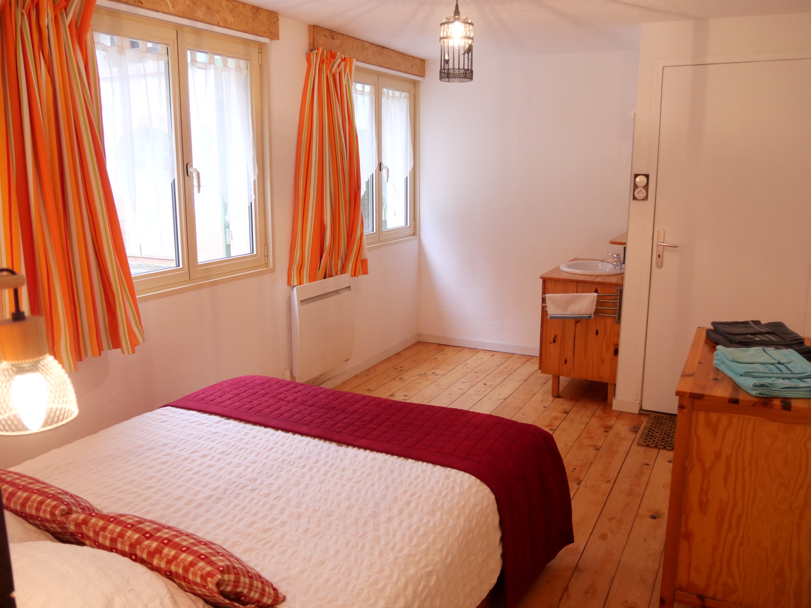 Chambre lit double gîte Myrtille - Marmonfosse