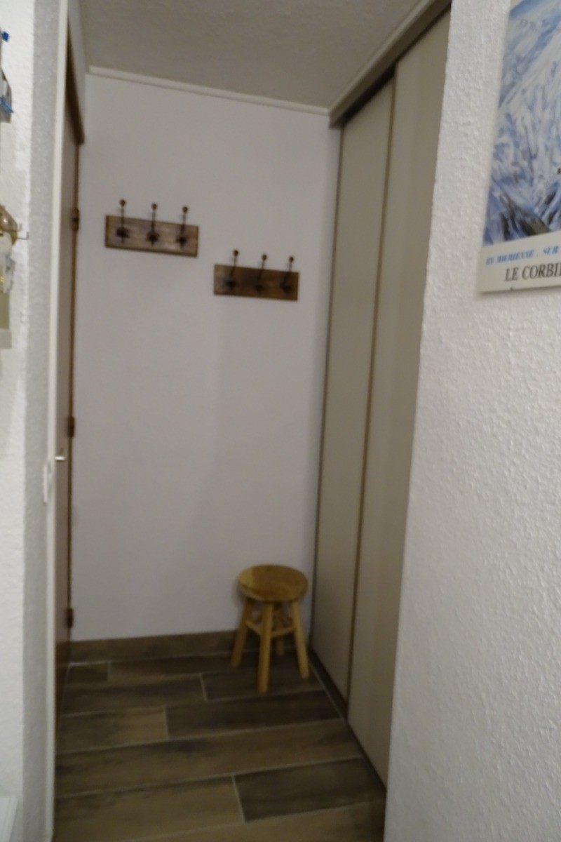 couloir avec grand placard