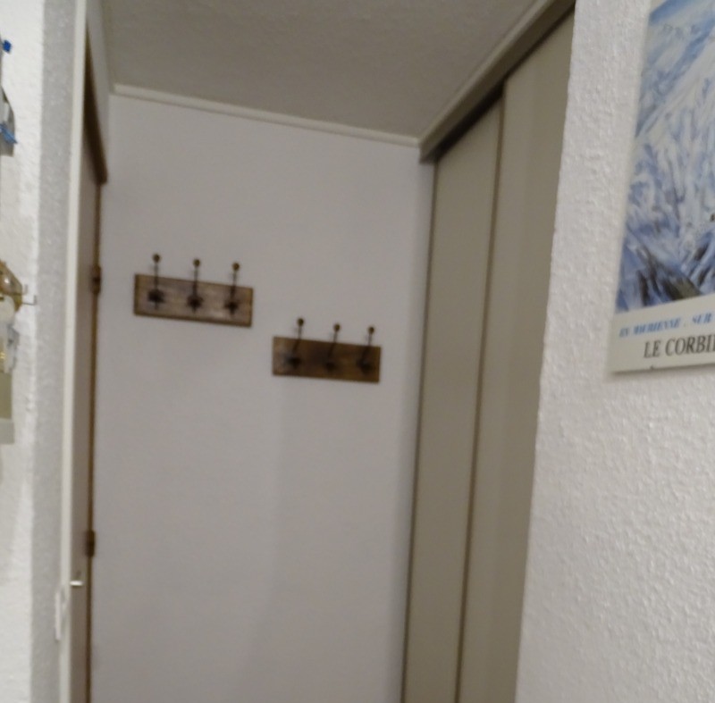 couloir avec grand placard