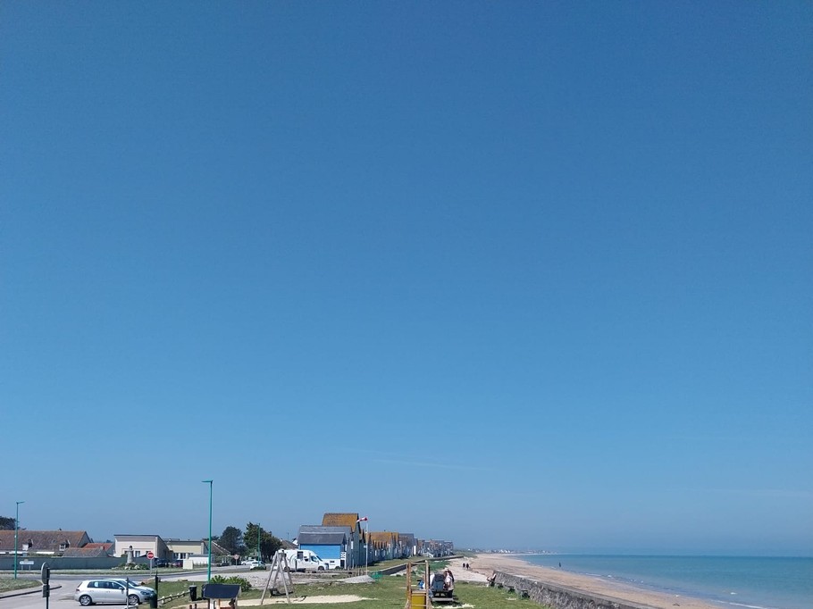 Deux aires de jeux à 300 et 400m des gîtes