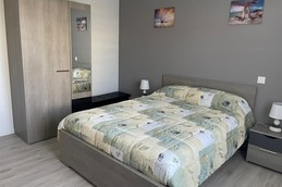 Chambre avec un lit 140