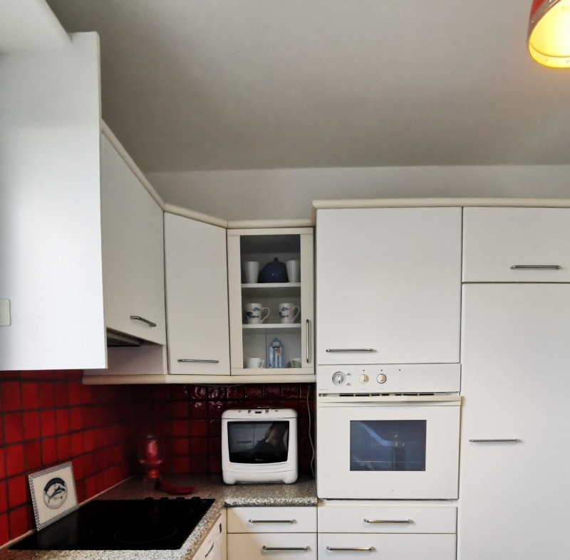 Cuisine indépendante équipée (lave vaisselle - plaque 4 feux - four micro onde - four traditionnel)