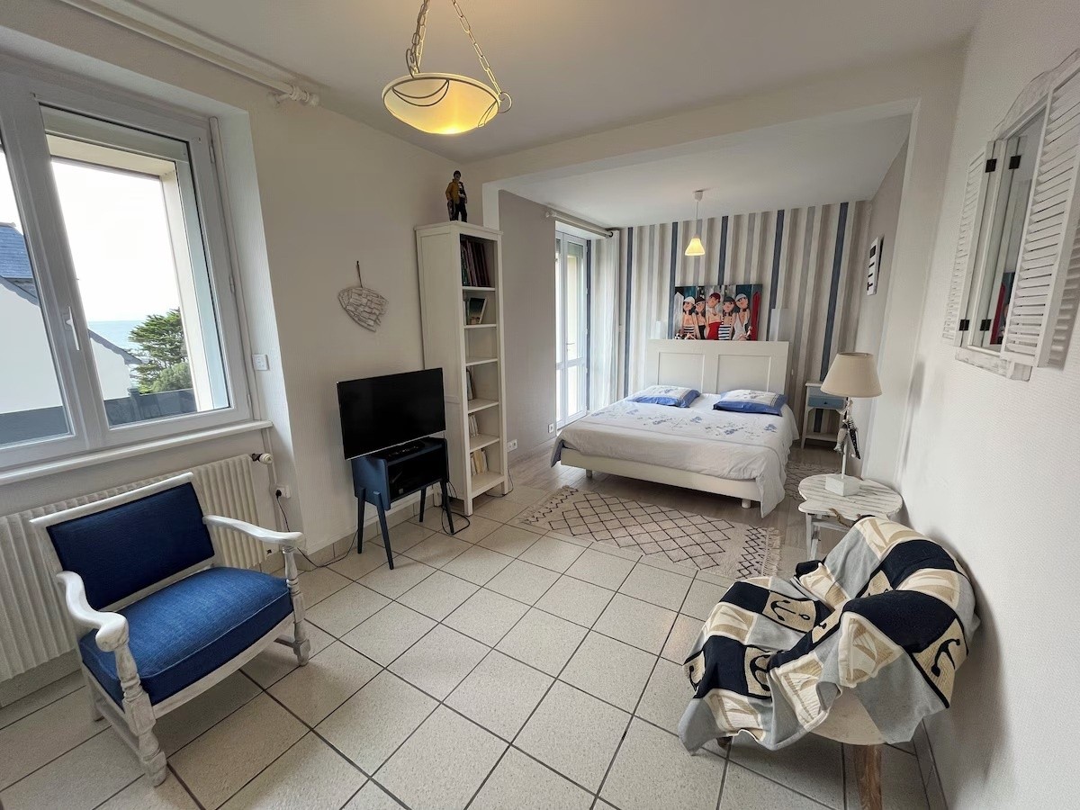 RDC: Chambre 1 avec lit 160 + TV