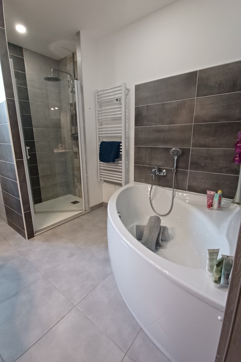 Salle de Bain   N°1 baignoire