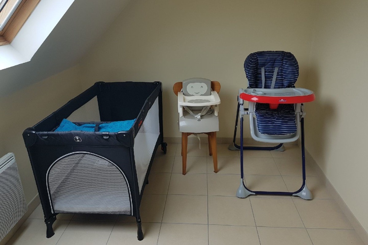 Lit bébé et matériel