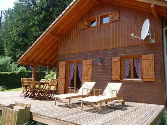 Terrasse - Chalet en bois tout confort aux Rouges-Eaux – Nature, jardin, randonnées Vosges