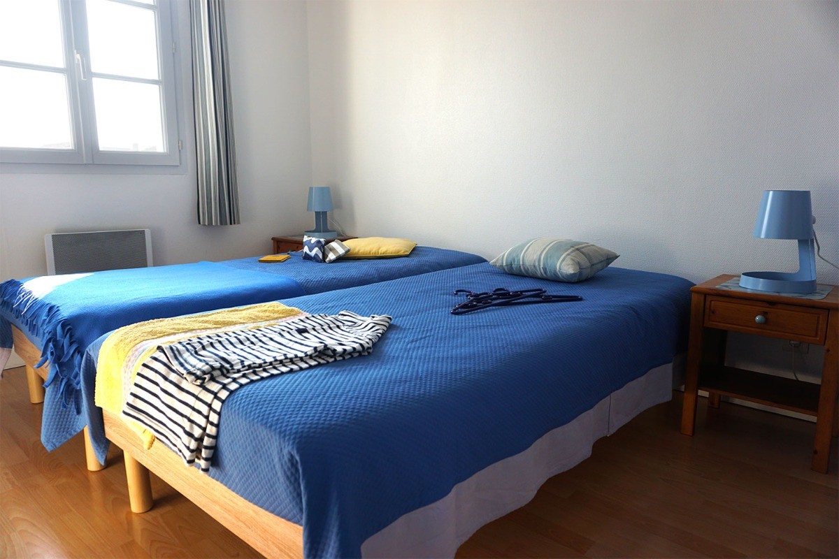 Chambre lumineuse avec 2 lits de 90cm