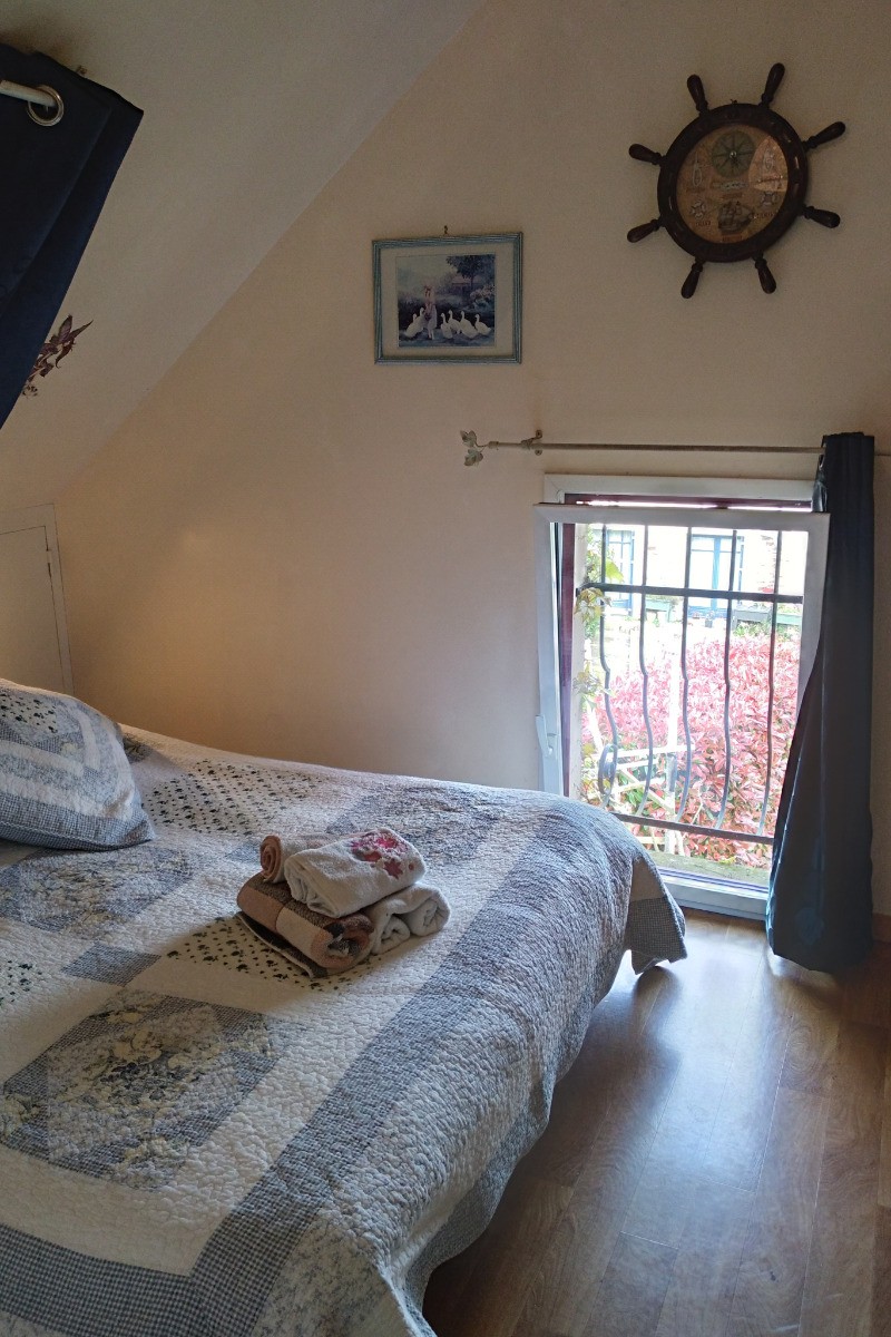 Chambre à l'étage pour 2 personnes (lit 140 cm) avec linges