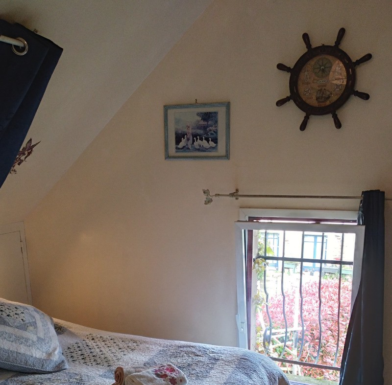 Chambre à l'étage pour 2 personnes (lit 140 cm) avec linges