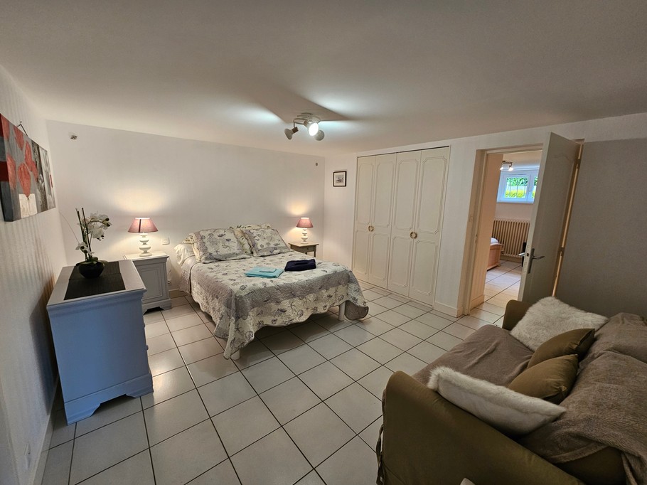 Chambre 1 - de plain-pied. Sans ouvrant sur l'extérieur
