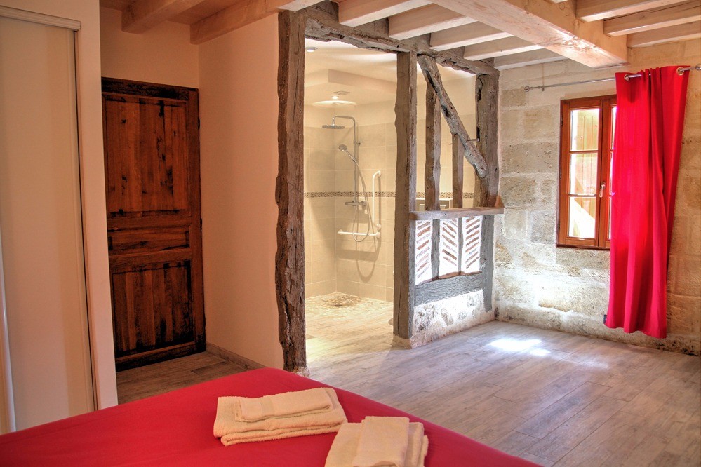 Salle de bain dans chambre rez-de-chaussée
