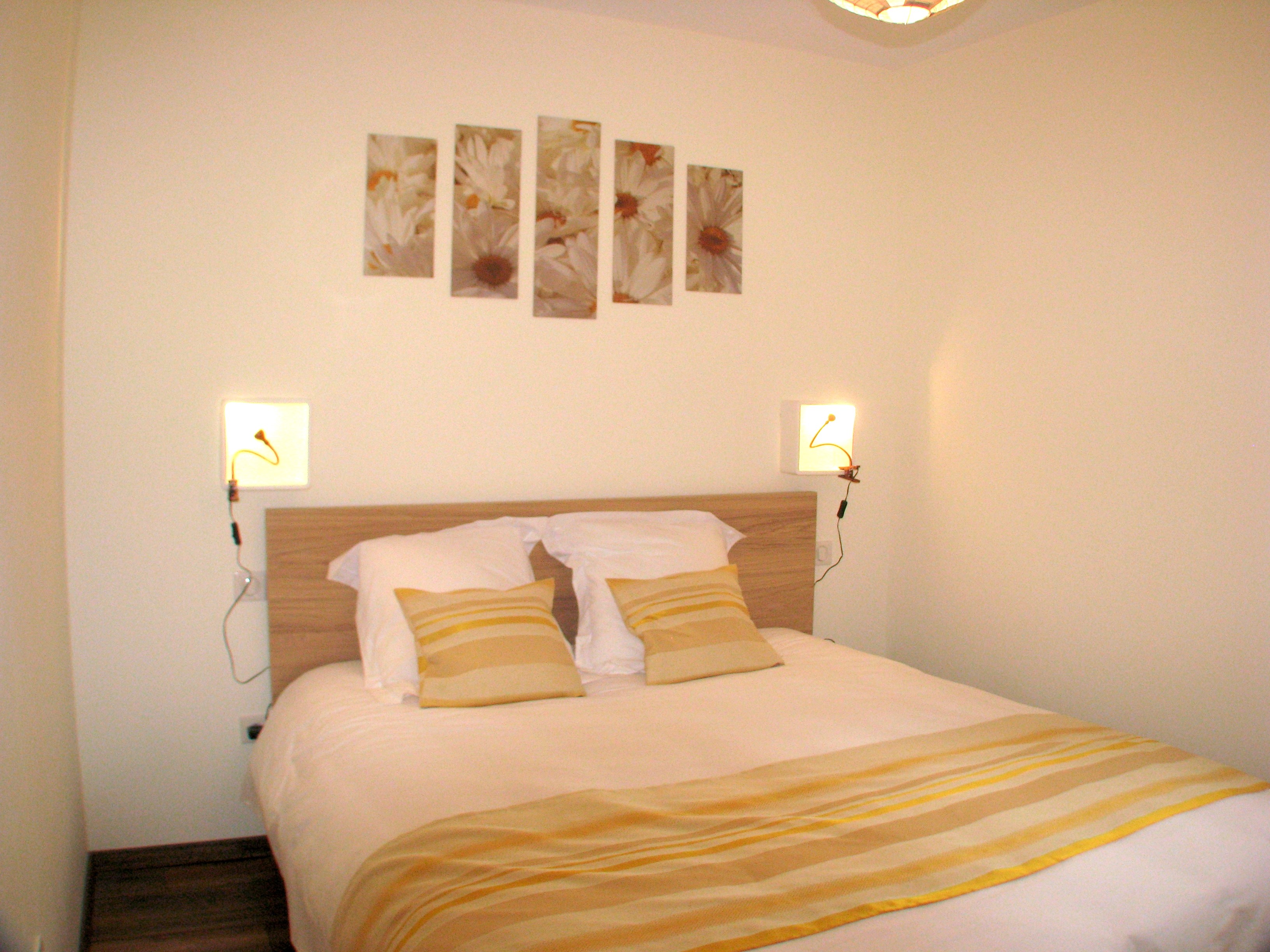 Second bedroom with queen-size bed