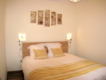 Second bedroom with queen-size bed