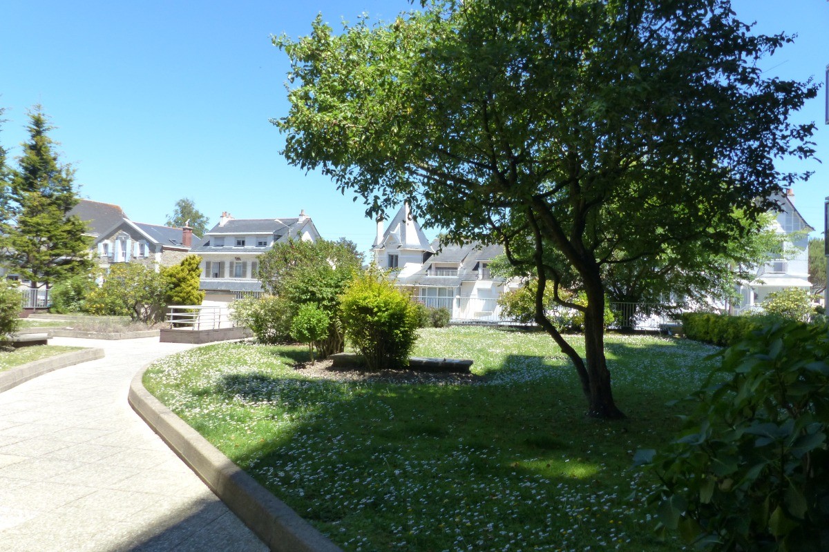 Jardin privé à l'arrière de l'immeuble