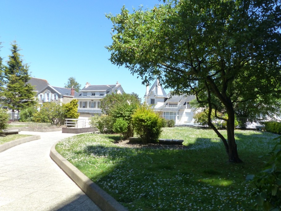 Jardin privé à l'arrière de l'immeuble