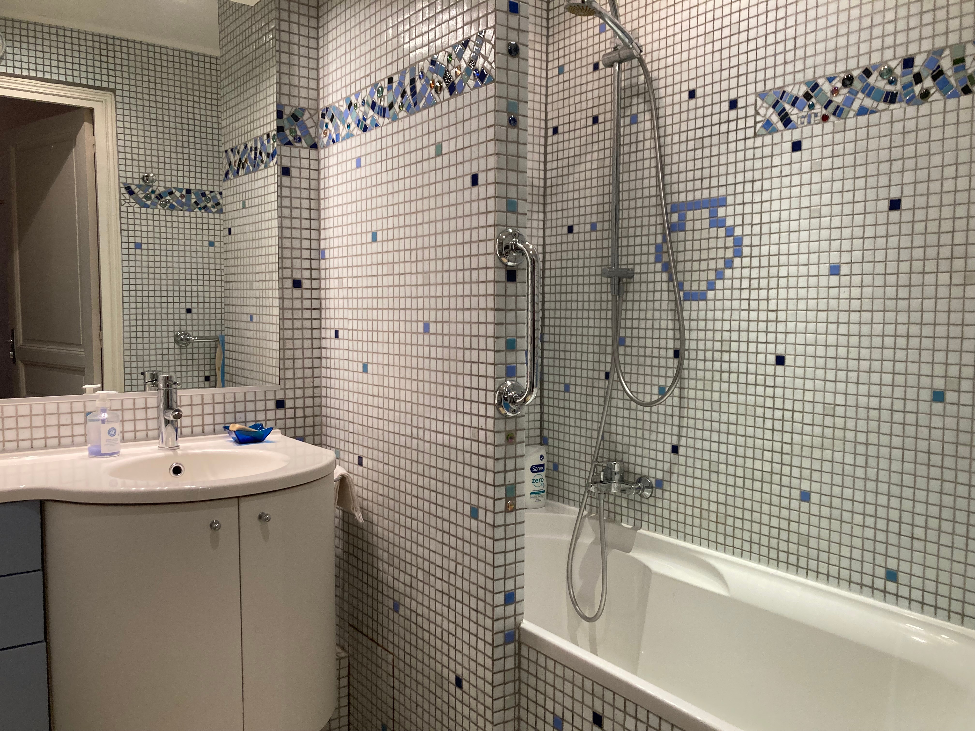 salle d'eau partagée avec la seconde chambre d'hôtes