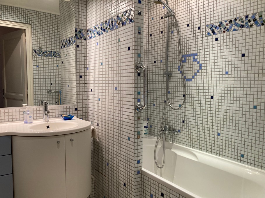 shower room shared with the second guest room