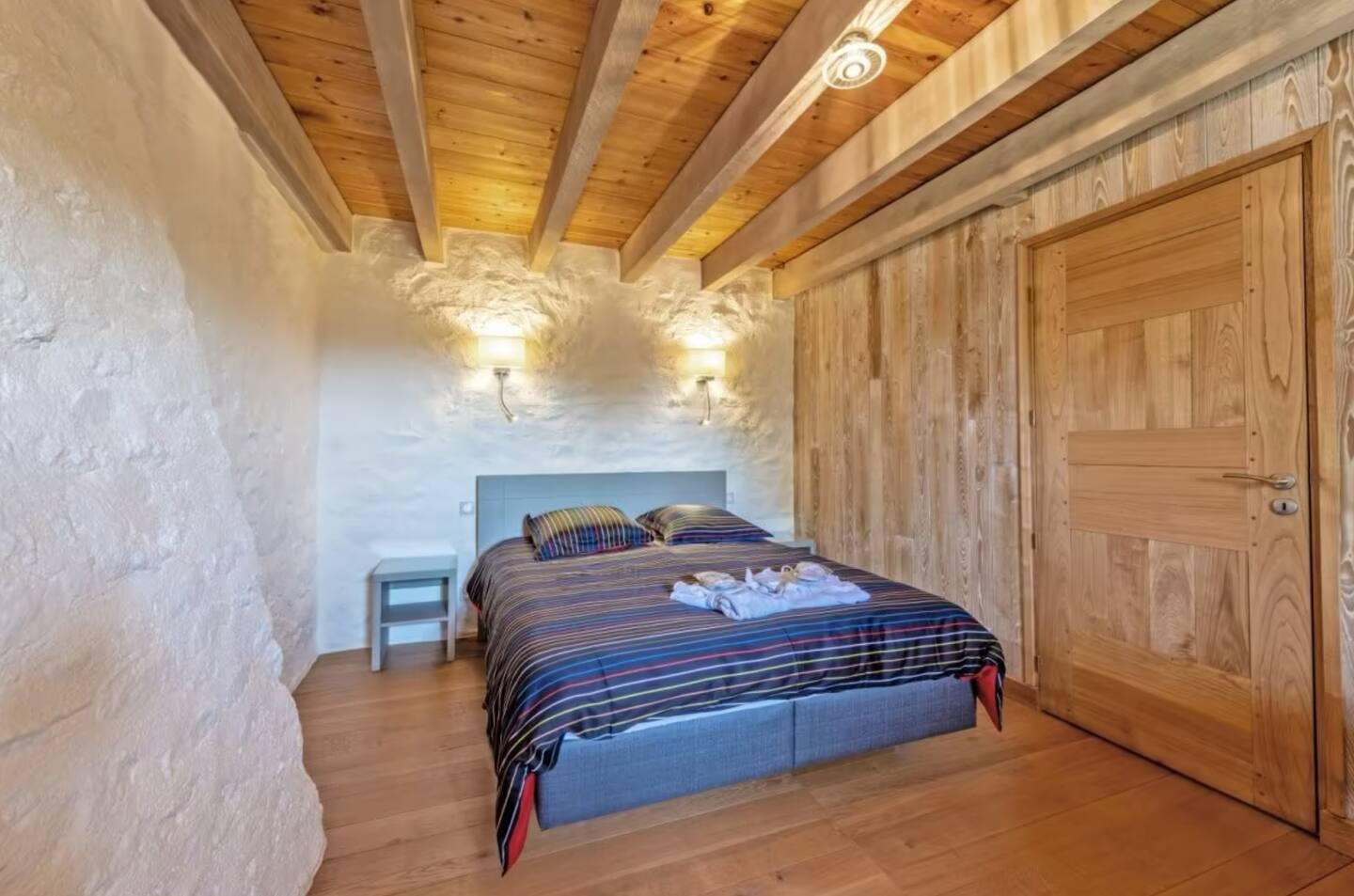 First floor: Bedroom 2 with double bed (160cm)