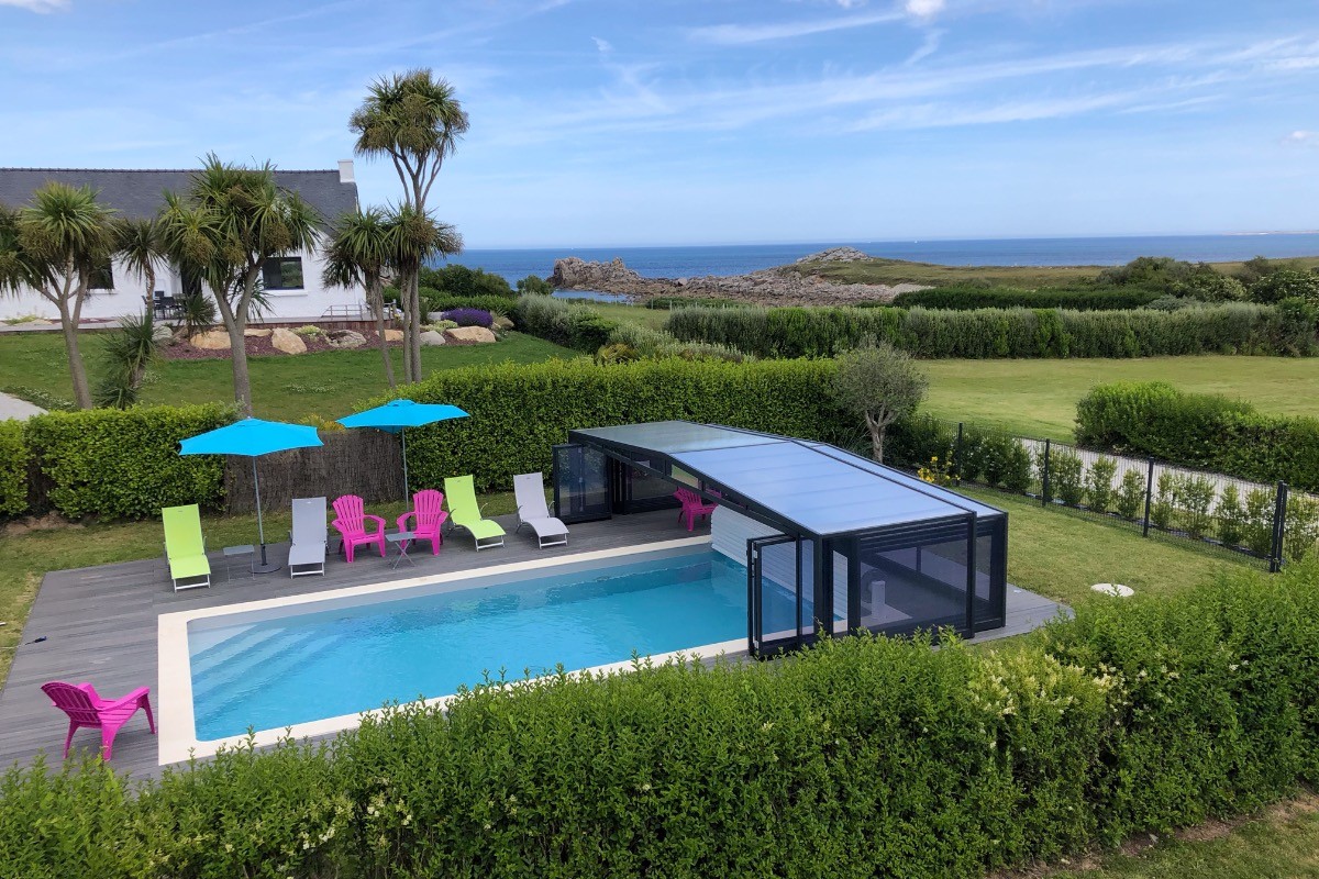 piscine couverte vue de la terrasse