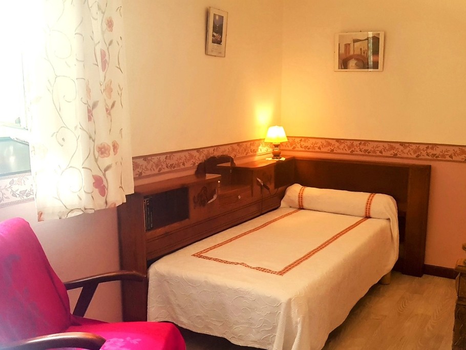 lit 1 personnes dans la chambre