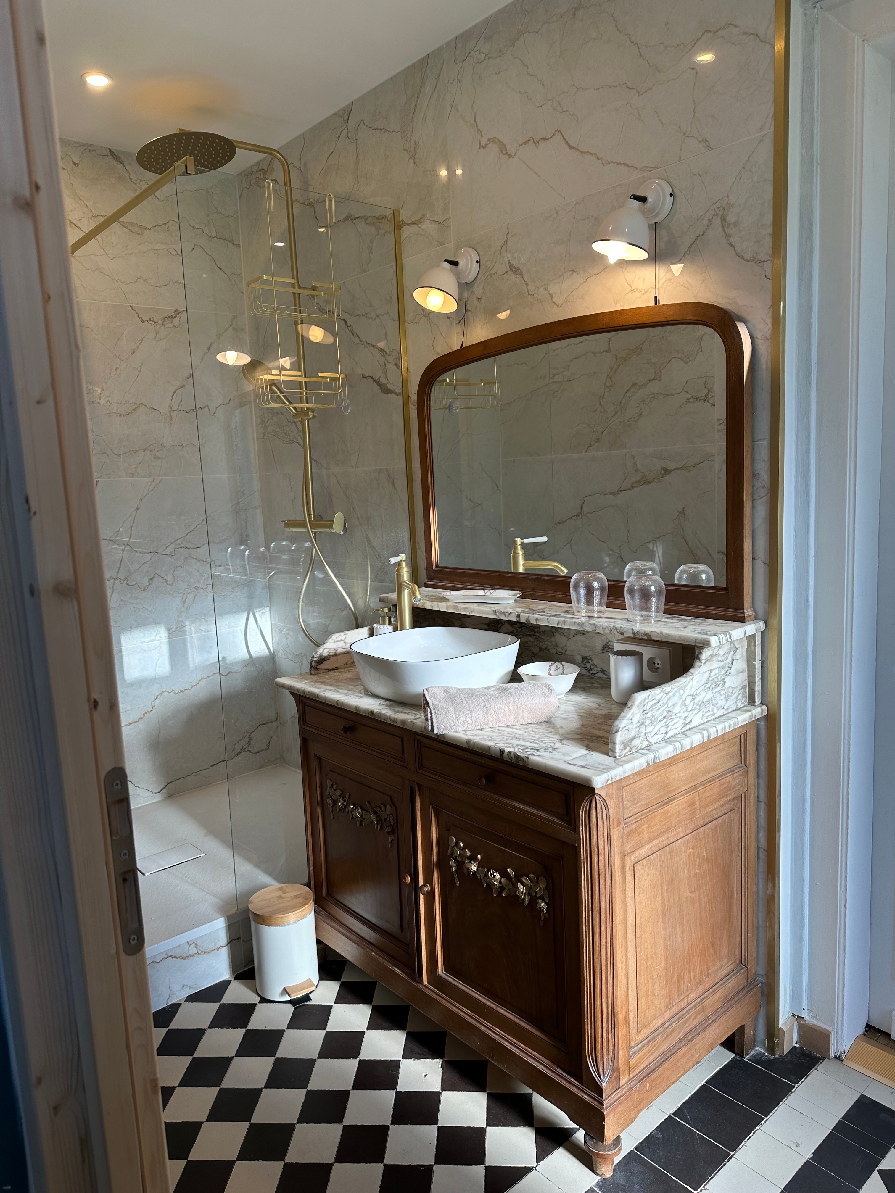 Bathroom at Le Domaine de la Bergerie guesthouse, Lapugnoy, Pas-de-Calais