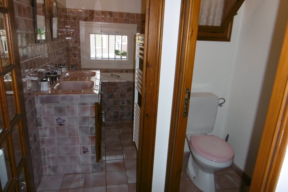 salle de bain et wc à l'étage