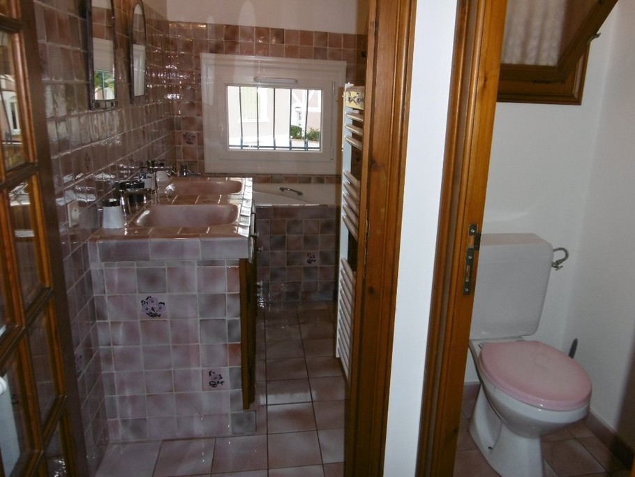 salle de bain et wc à l'étage
