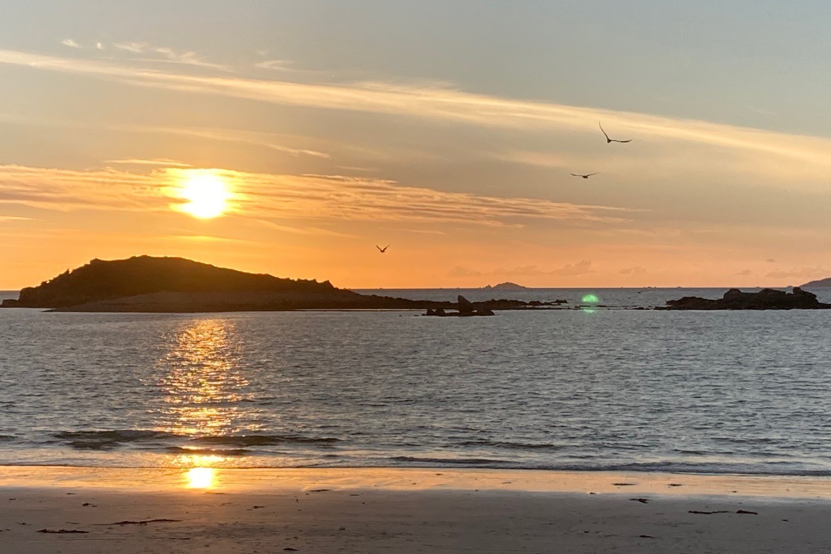 coucher de soleil sur la plage des dunes