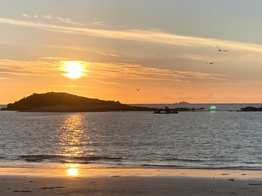 coucher de soleil sur la plage des dunes