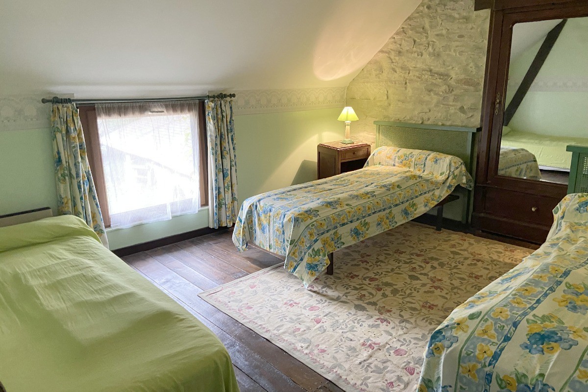 Chambre avec 3 lits en 90